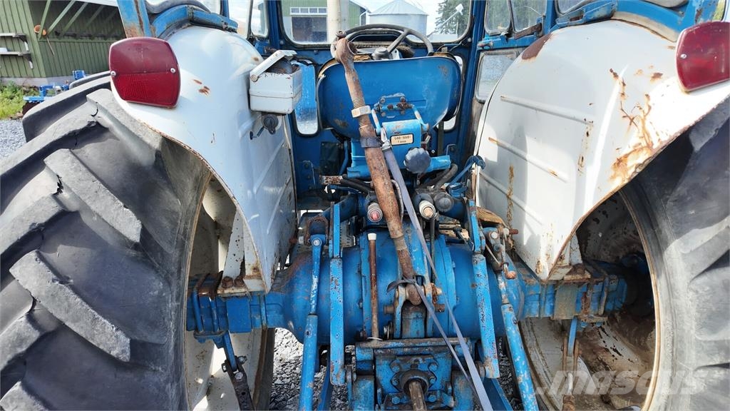Ford 4000 SOPIVASTI HYVÄ KONE! الجرارات