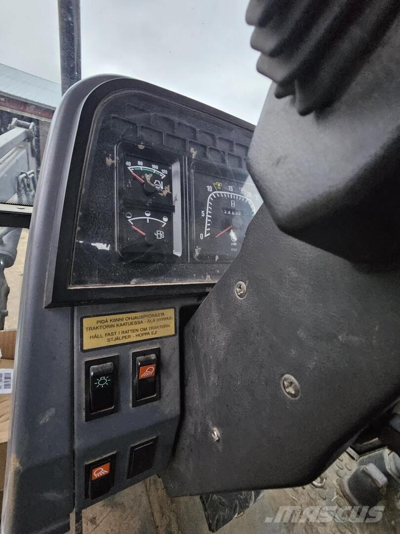 Ford 6640, etukuormaaja, kauha Traktorid
