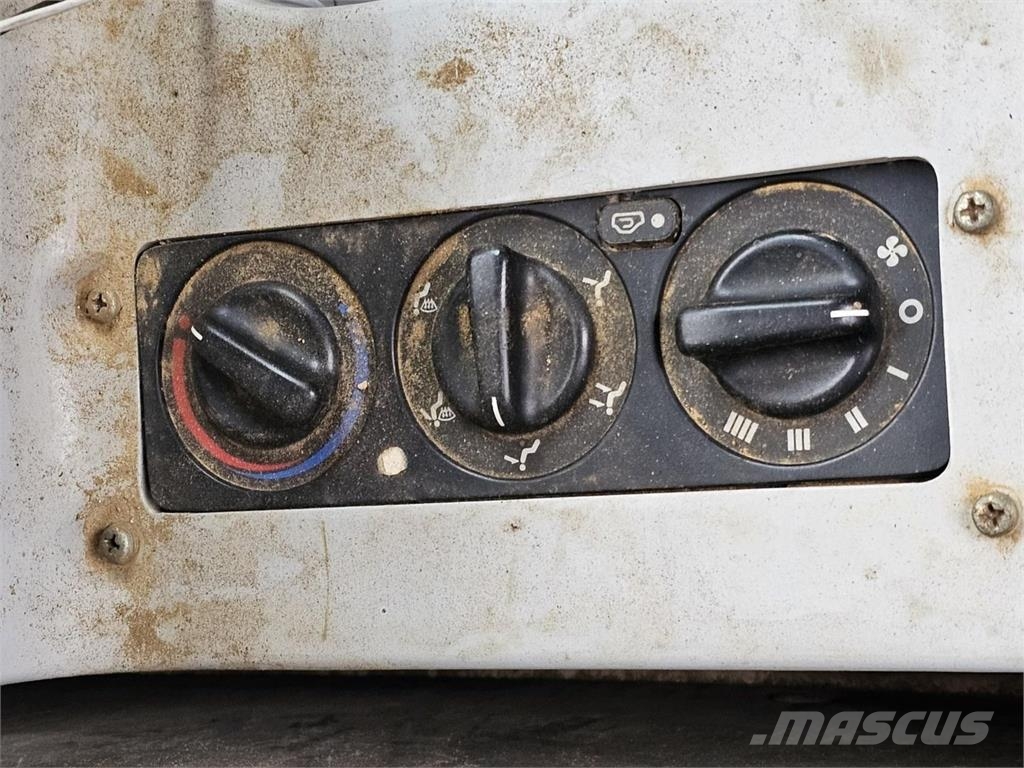 Halla HE280LC, Kuokkakauha Bageri gusjeničari