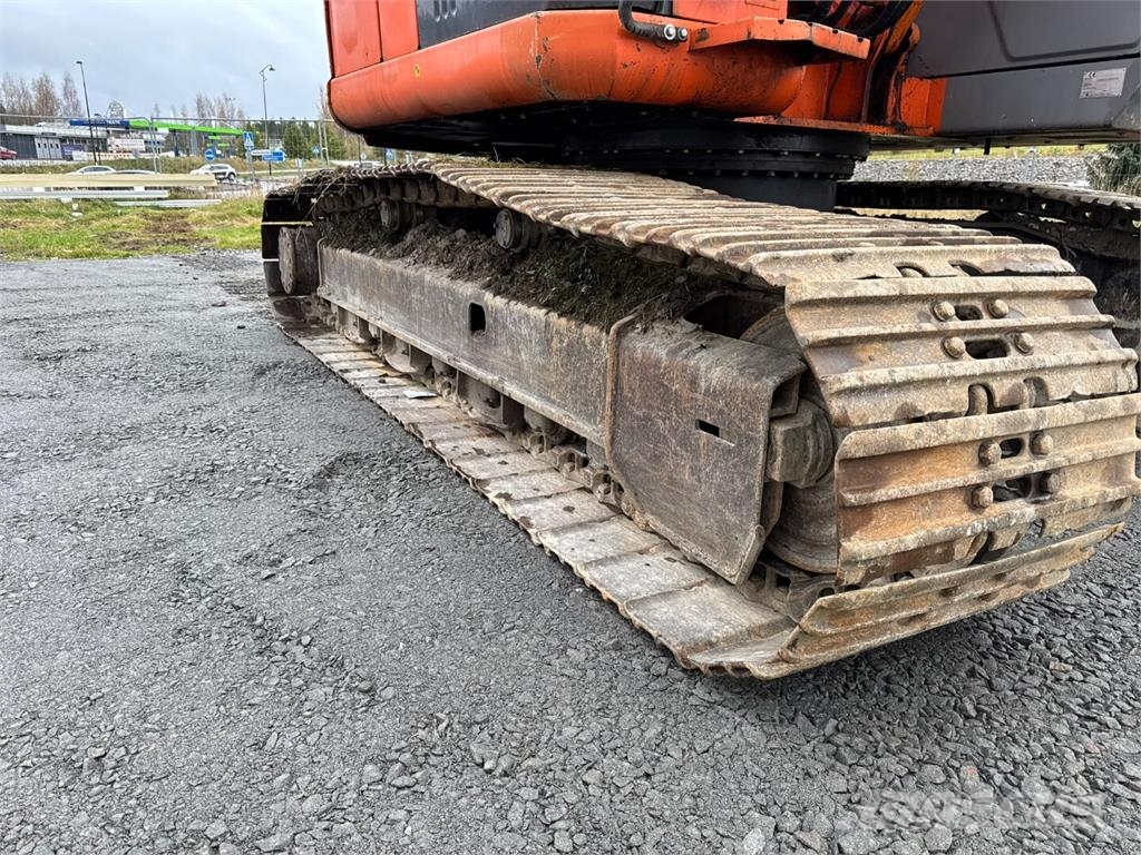 Hitachi ZX 225 US Gravemaskiner på larvebånd