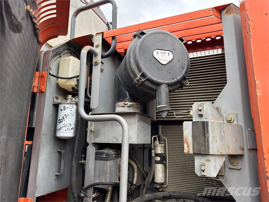 Hitachi ZX 225 US Gravemaskiner på larvebånd