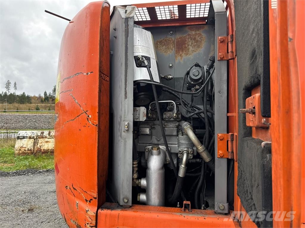 Hitachi ZX 225 US Gravemaskiner på larvebånd