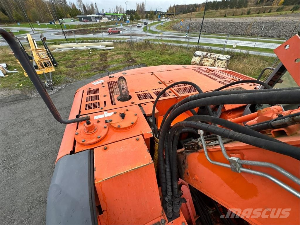 Hitachi ZX 225 US Gravemaskiner på larvebånd