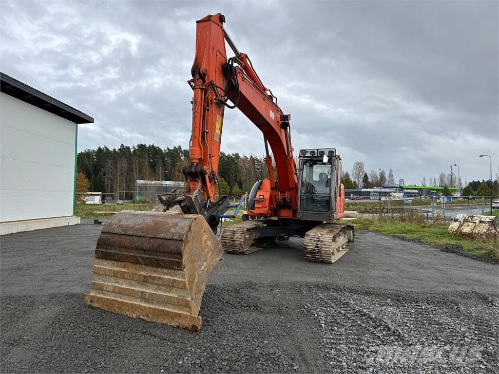 Hitachi ZX 225 US Gravemaskiner på larvebånd