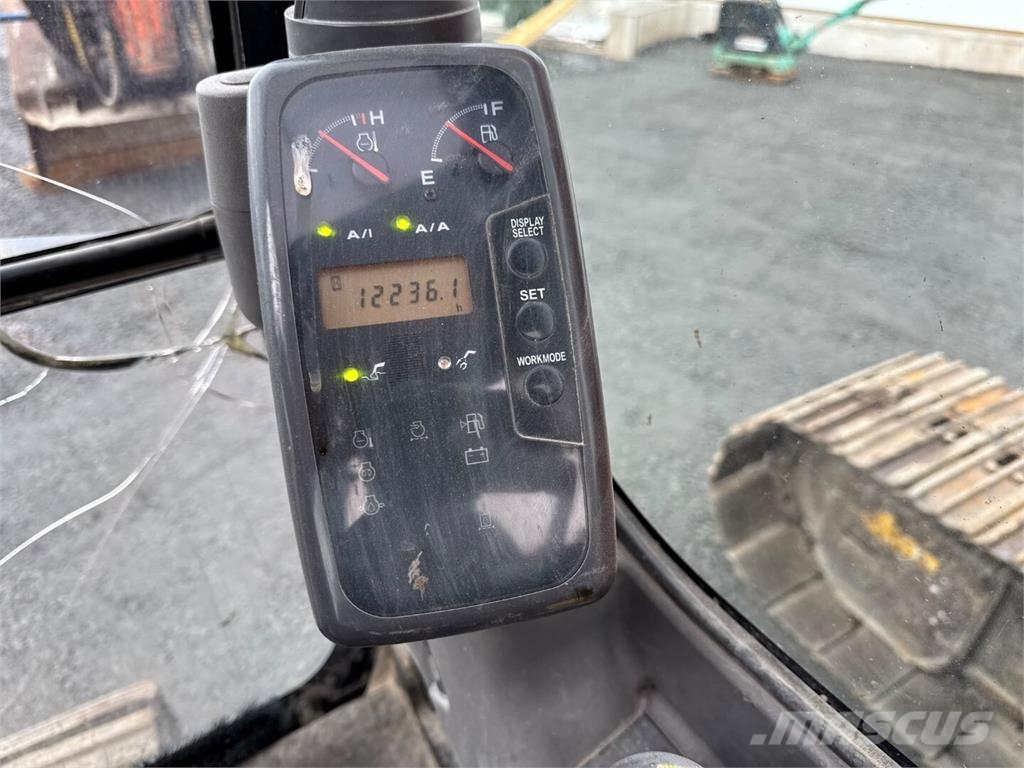 Hitachi ZX 225 US Gravemaskiner på larvebånd