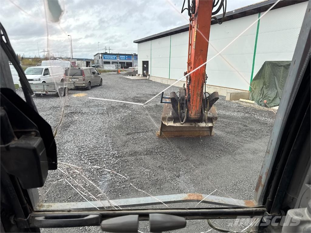 Hitachi ZX 225 US Gravemaskiner på larvebånd