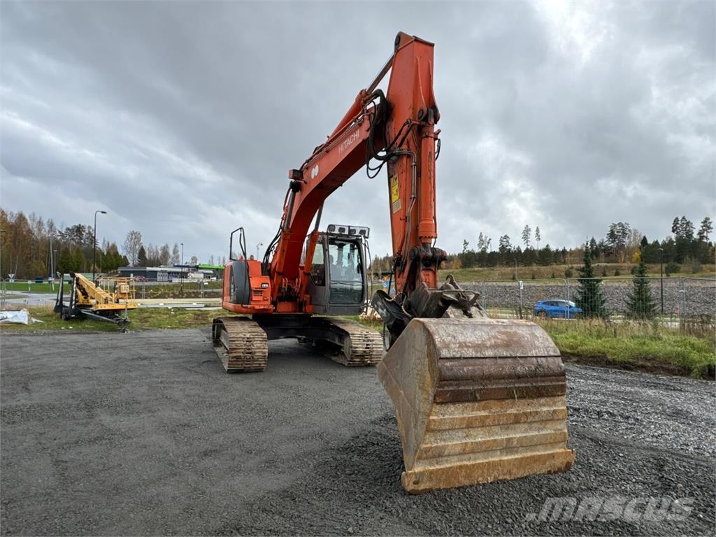 Hitachi ZX 225 US Gravemaskiner på larvebånd