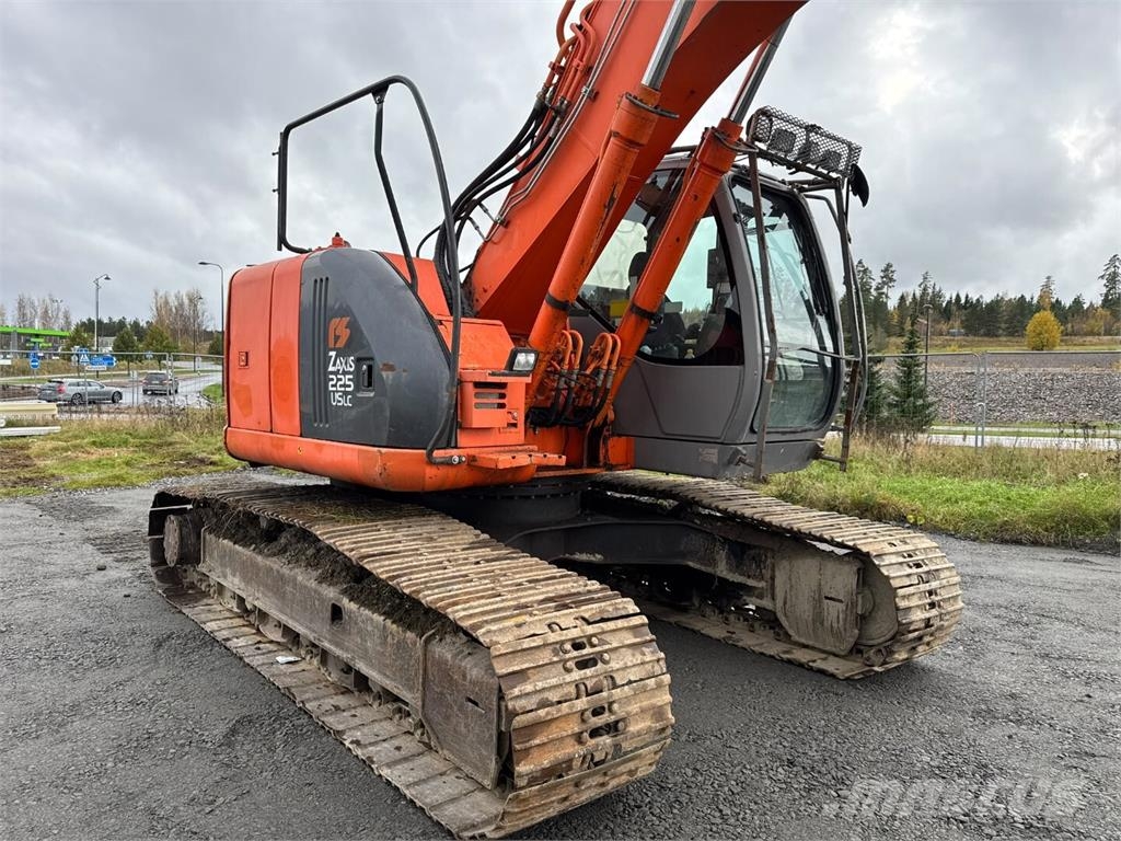 Hitachi ZX 225 US Gravemaskiner på larvebånd