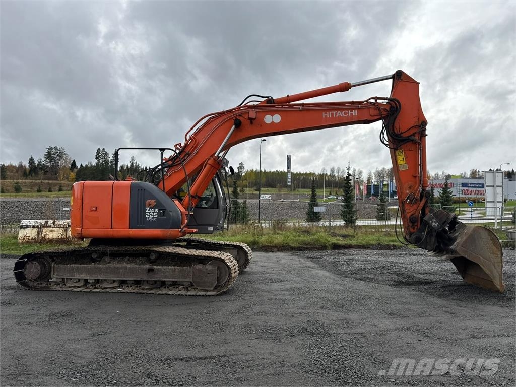 Hitachi ZX 225 US Gravemaskiner på larvebånd