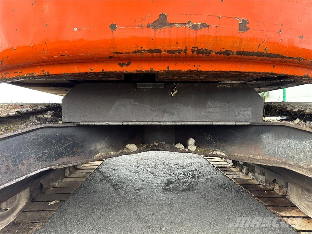 Hitachi ZX 225 US Gravemaskiner på larvebånd