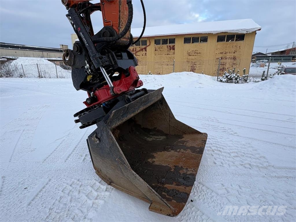 Hitachi ZX 225 USLC-6 Kāpurķēžu ekskavatori