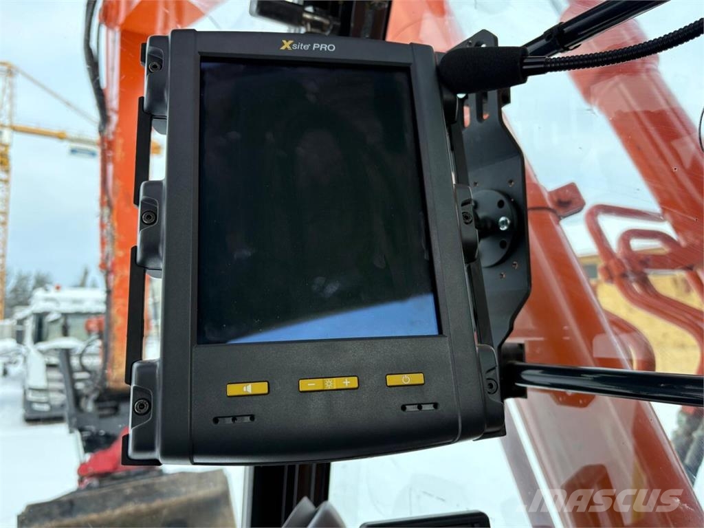Hitachi ZX 225 USLC-6 Kāpurķēžu ekskavatori