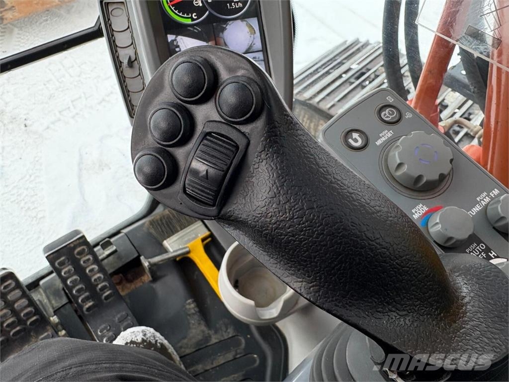 Hitachi ZX 225 USLC-6 Kāpurķēžu ekskavatori