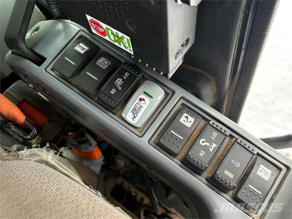 Hitachi ZX 225 USLC-6 Kāpurķēžu ekskavatori