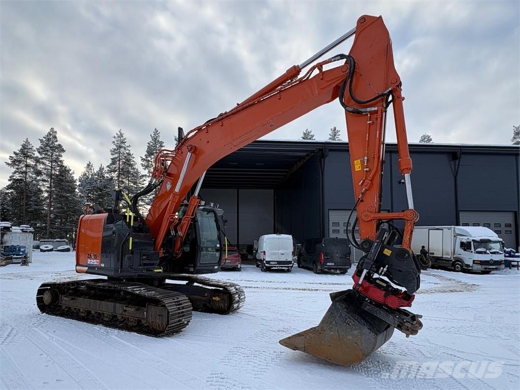 Hitachi ZX 225 USLC-6 Kāpurķēžu ekskavatori