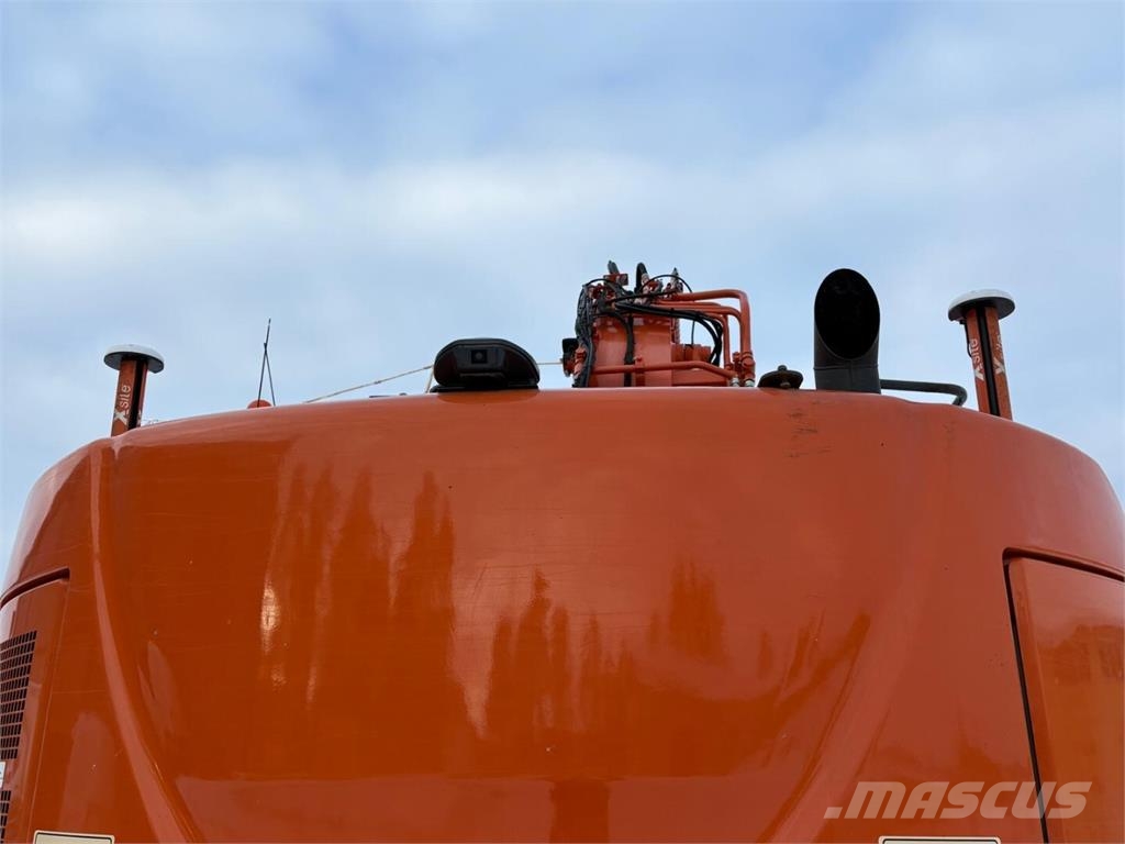 Hitachi ZX 225 USLC-6 Kāpurķēžu ekskavatori