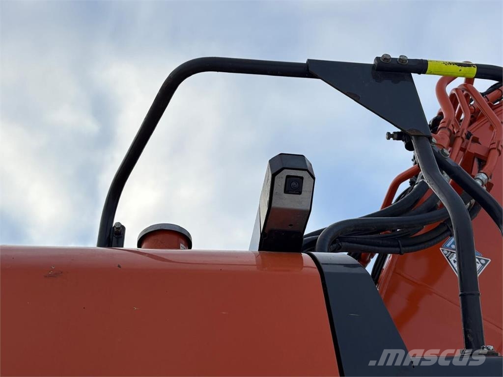 Hitachi ZX 225 USLC-6 Kāpurķēžu ekskavatori