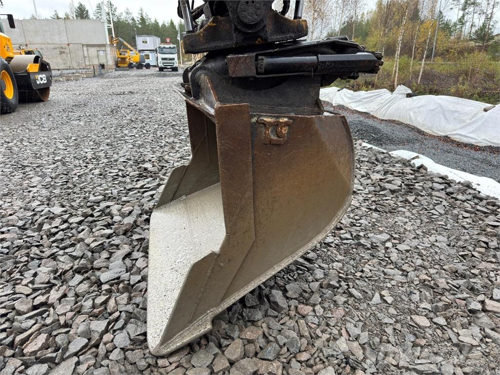 Hitachi ZX 225 USLC-7 Kāpurķēžu ekskavatori