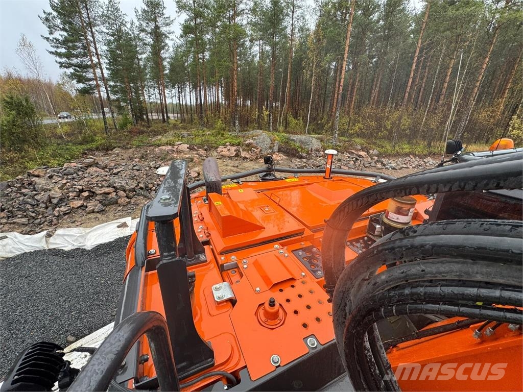 Hitachi ZX 225 USLC-7 Kāpurķēžu ekskavatori