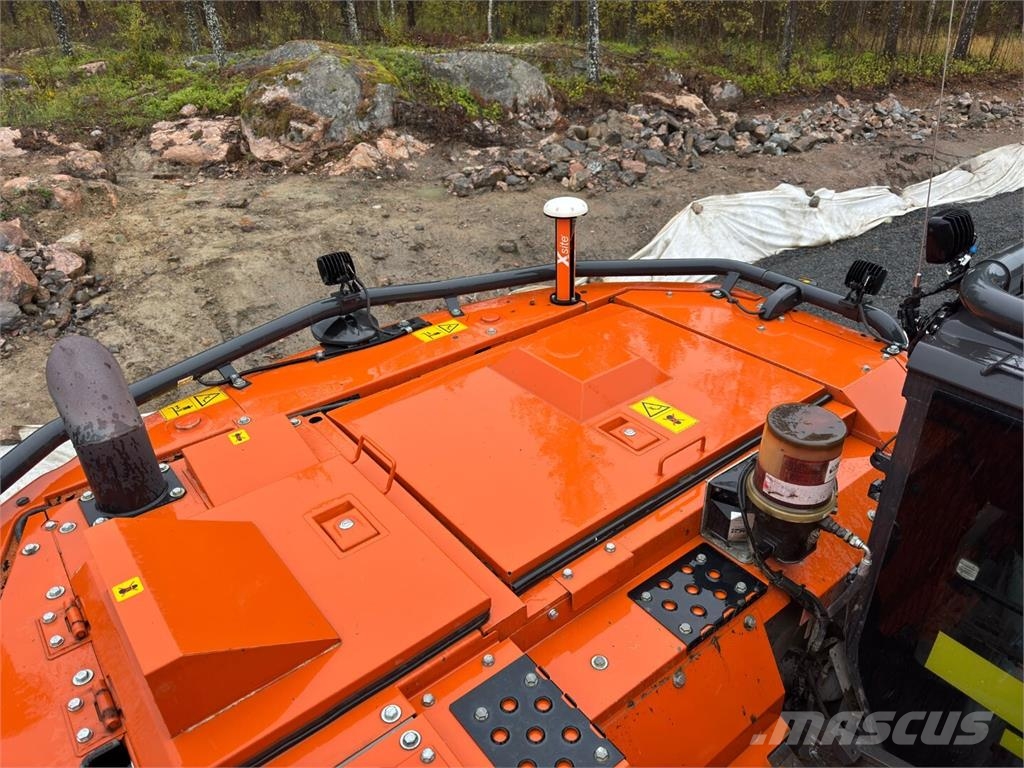 Hitachi ZX 225 USLC-7 Kāpurķēžu ekskavatori