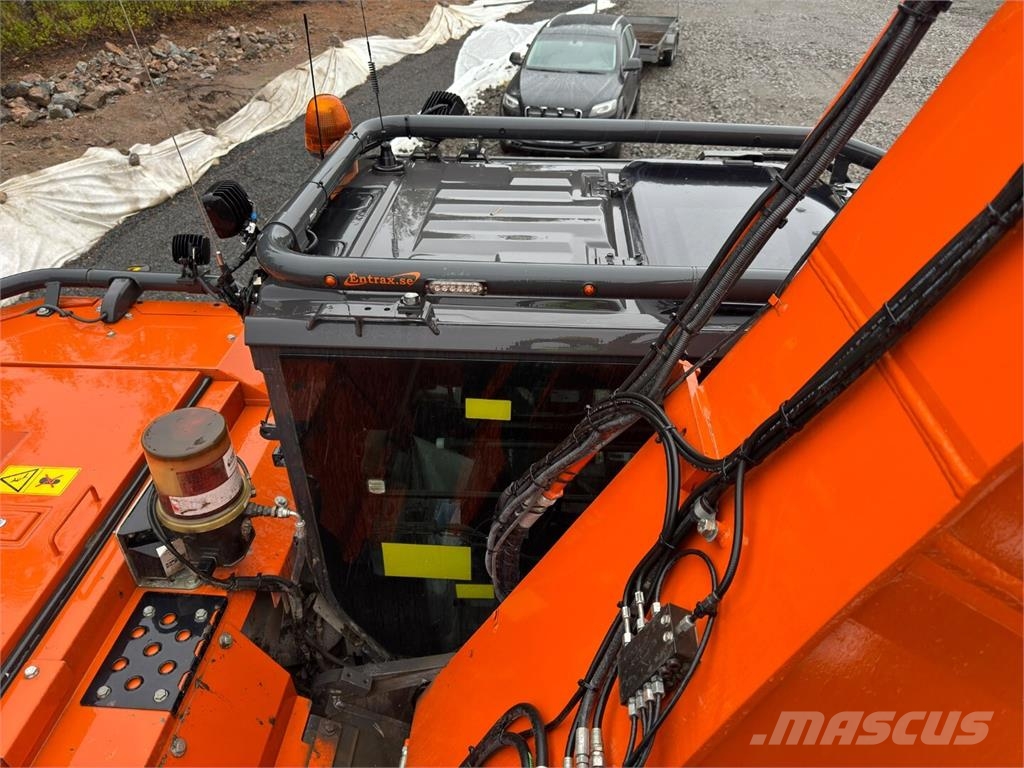 Hitachi ZX 225 USLC-7 Kāpurķēžu ekskavatori