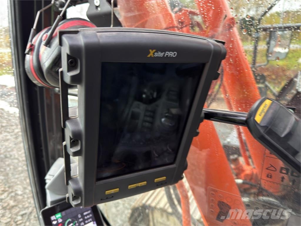 Hitachi ZX 225 USLC-7 Kāpurķēžu ekskavatori