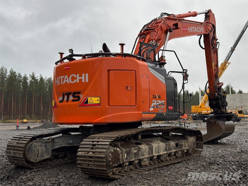 Hitachi ZX 225 USLC-7 Kāpurķēžu ekskavatori