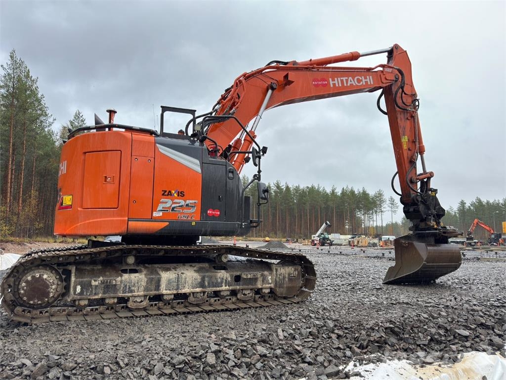 Hitachi ZX 225 USLC-7 Kāpurķēžu ekskavatori