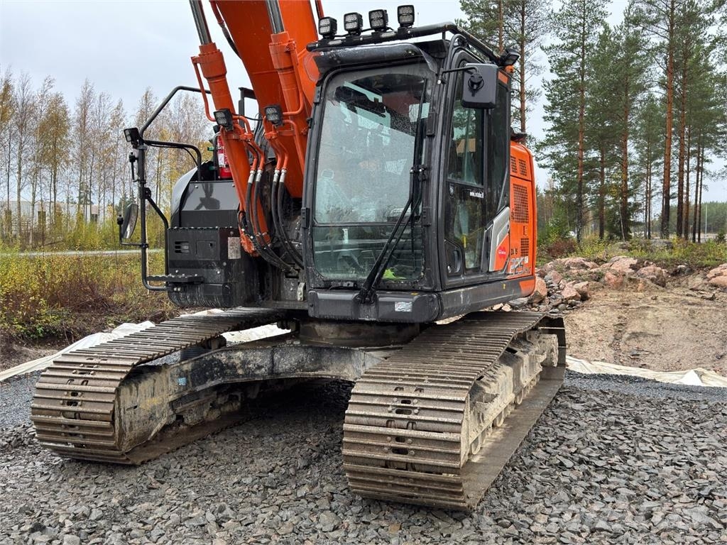 Hitachi ZX 225 USLC-7 Kāpurķēžu ekskavatori