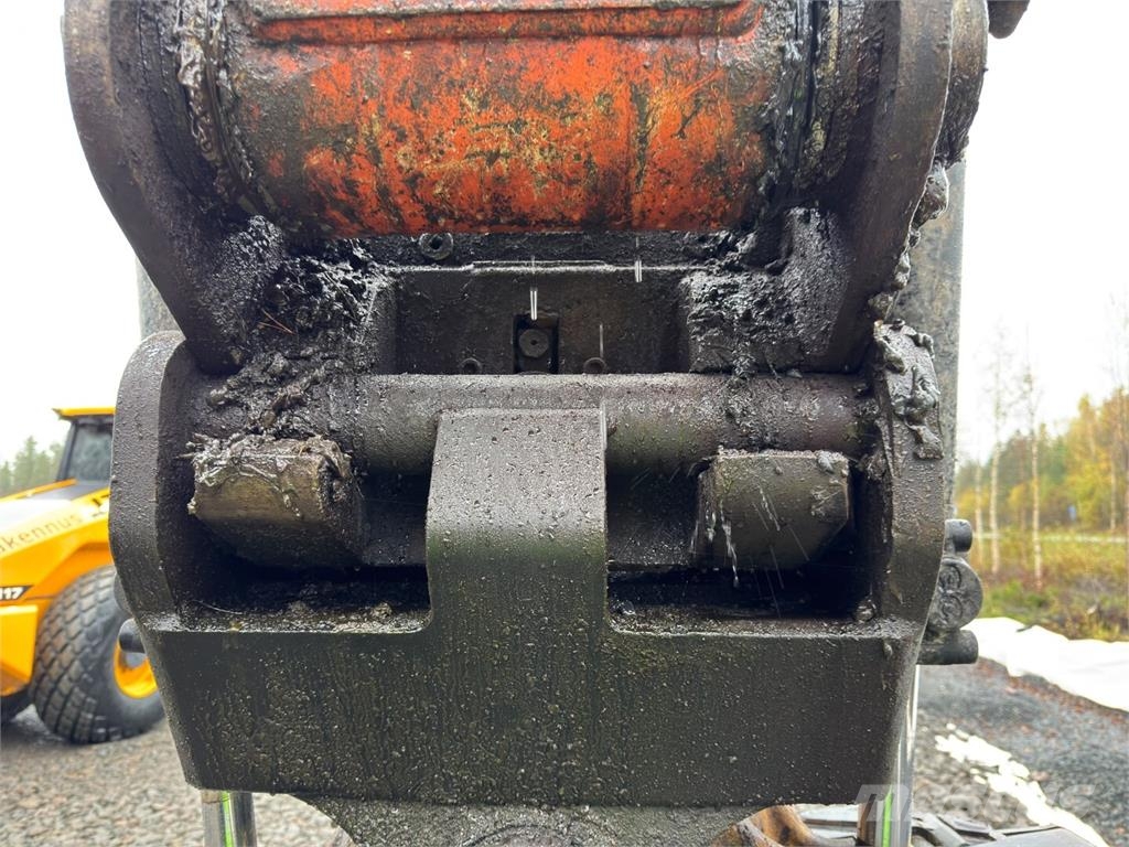 Hitachi ZX 225 USLC-7 Kāpurķēžu ekskavatori