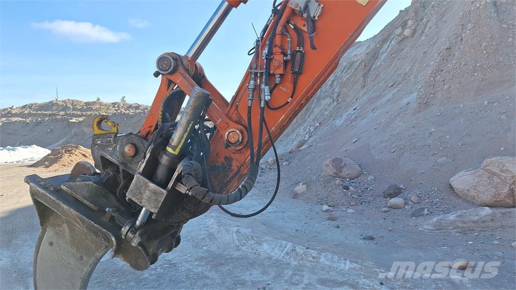 Hitachi ZX 225 USRLC-3 Roomikekskavaatorid