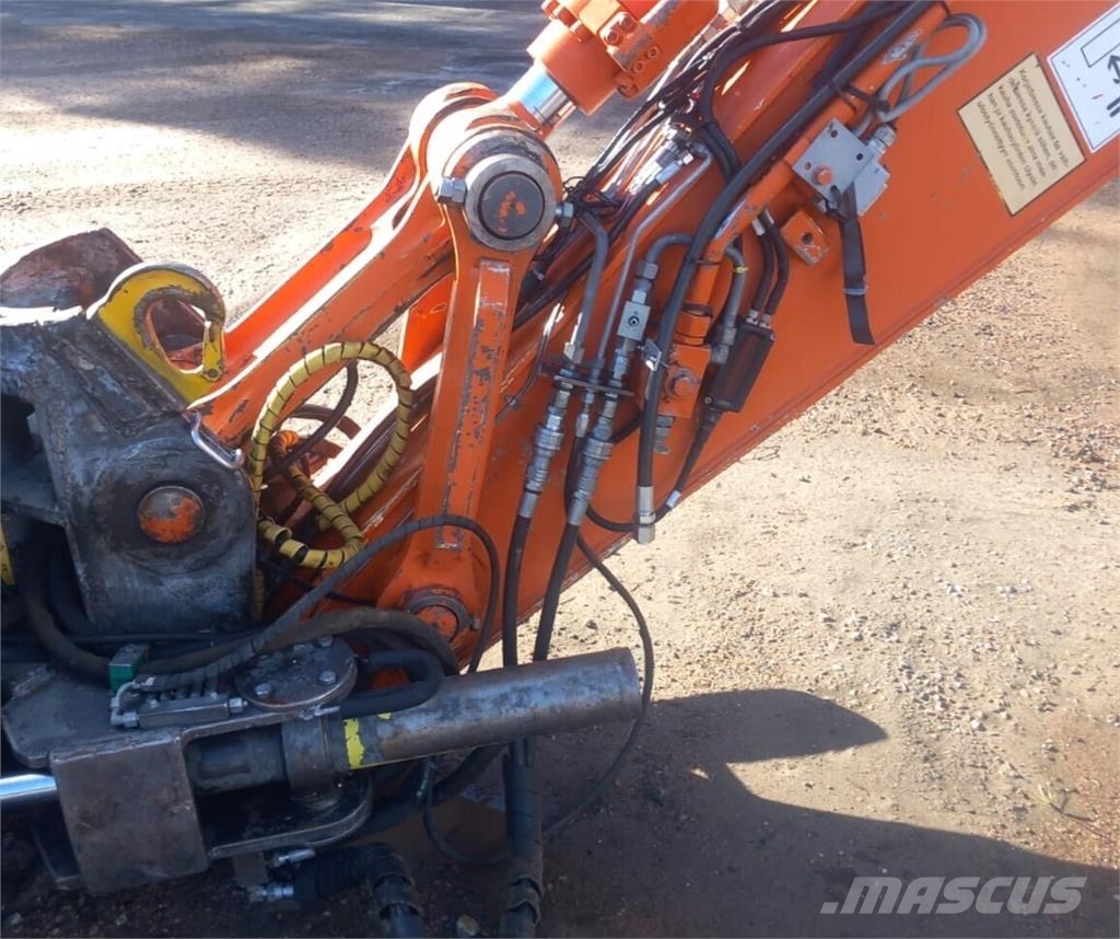 Hitachi ZX 225 USRLC-3 Roomikekskavaatorid