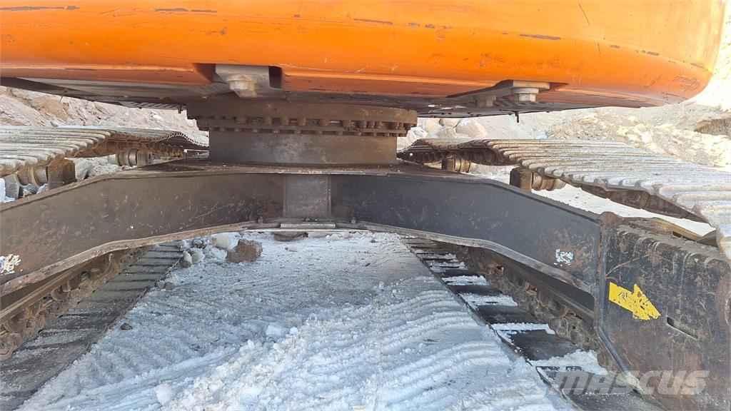 Hitachi ZX 225 USRLC-3 Roomikekskavaatorid