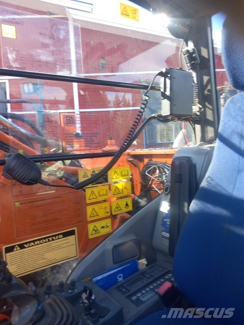 Hitachi ZX 225 USRLC-3 Roomikekskavaatorid