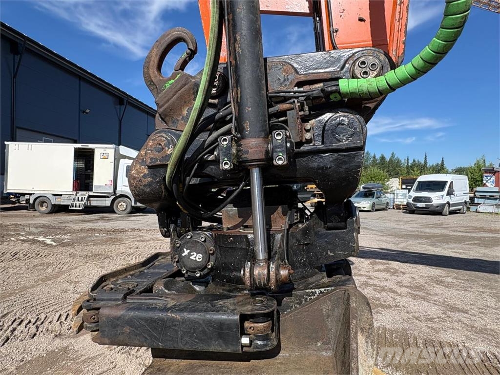 Hitachi ZX 225 USRLC-6 履带挖掘机