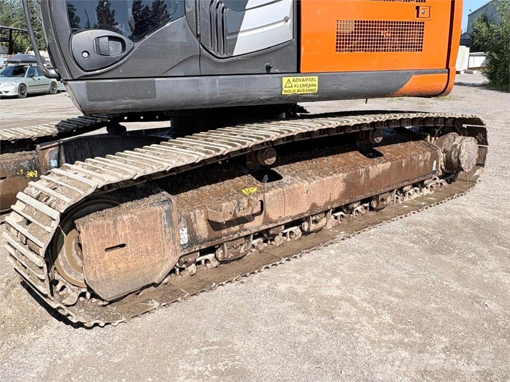 Hitachi ZX 225 USRLC-6 履带挖掘机
