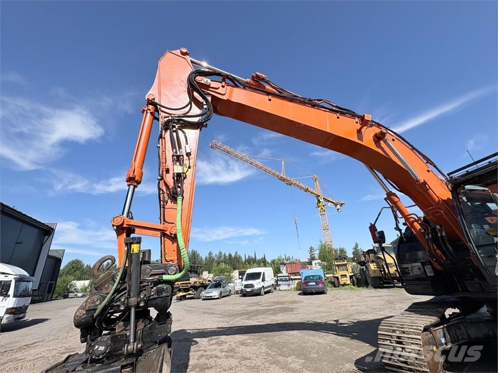 Hitachi ZX 225 USRLC-6 履带挖掘机