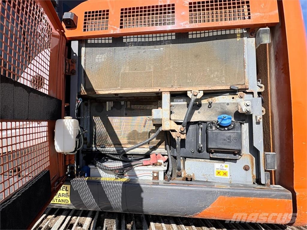 Hitachi ZX 225 USRLC-6 履带挖掘机