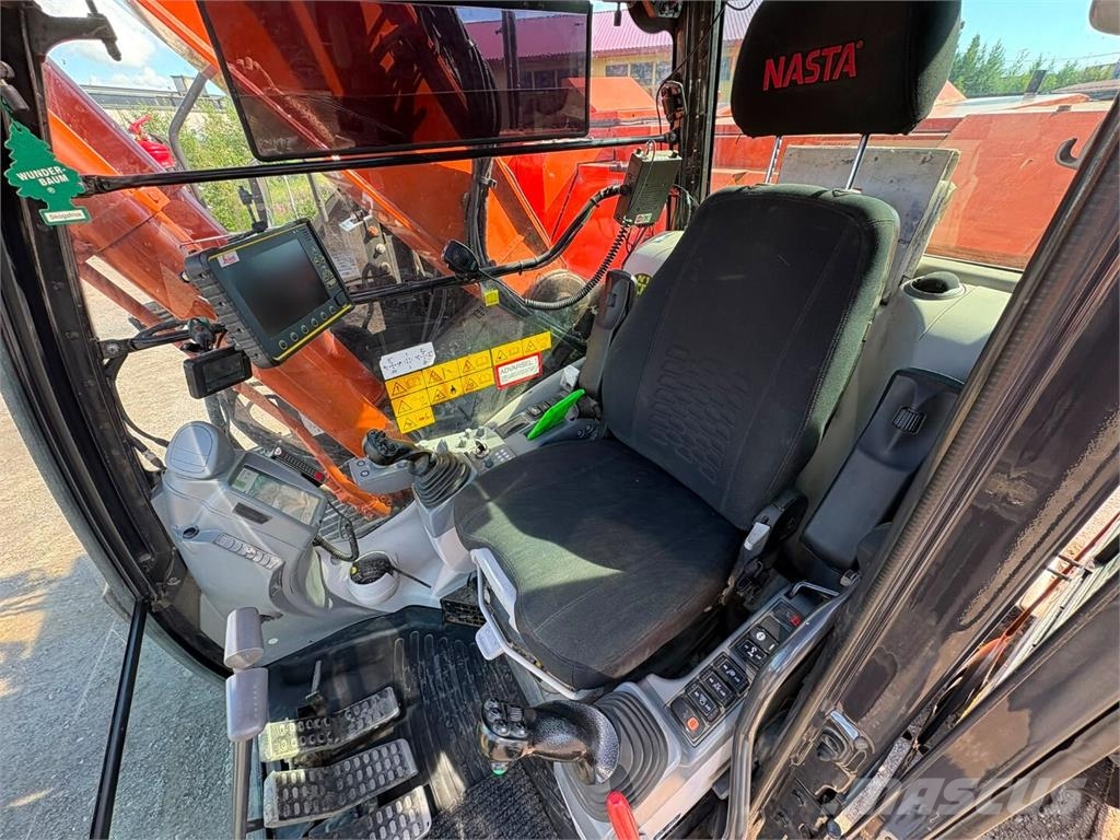 Hitachi ZX 225 USRLC-6 履带挖掘机