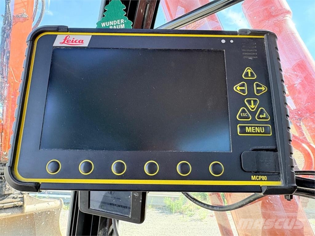 Hitachi ZX 225 USRLC-6 履带挖掘机