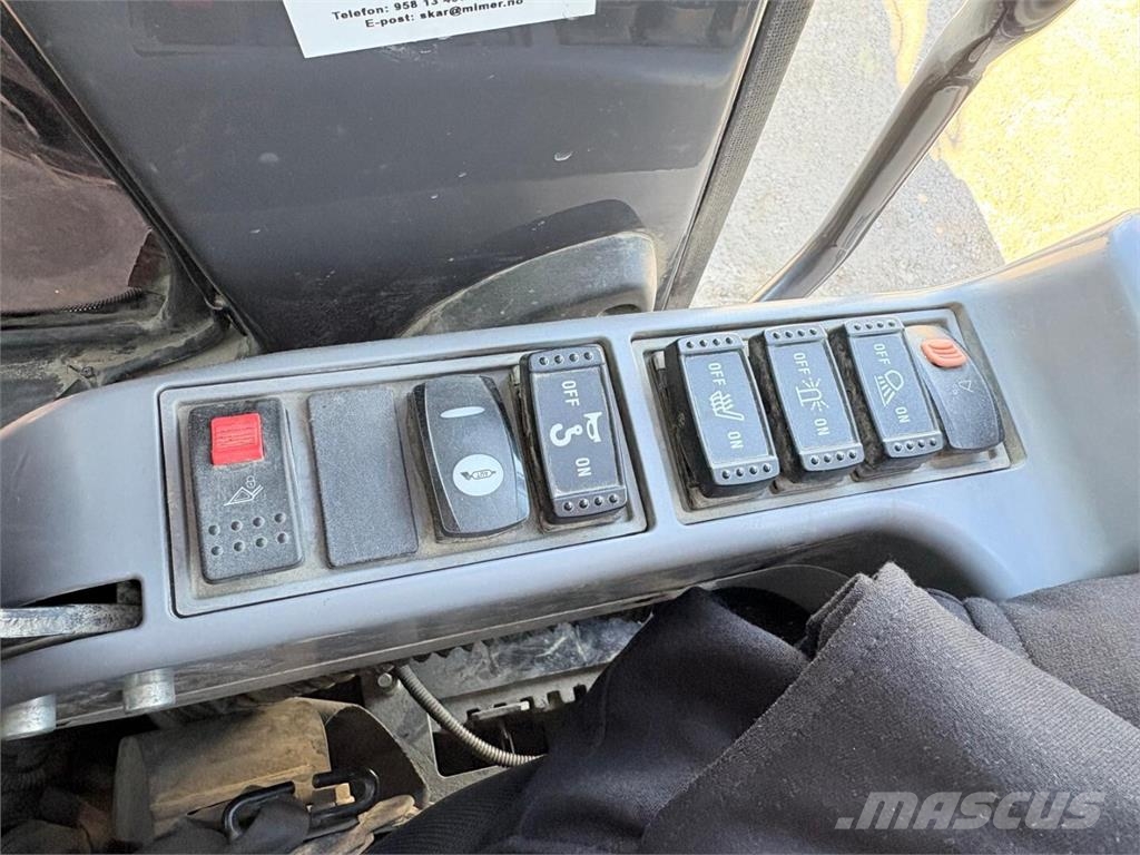 Hitachi ZX 225 USRLC-6 履带挖掘机