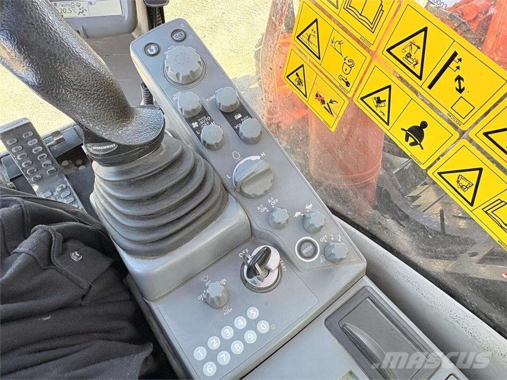Hitachi ZX 225 USRLC-6 履带挖掘机