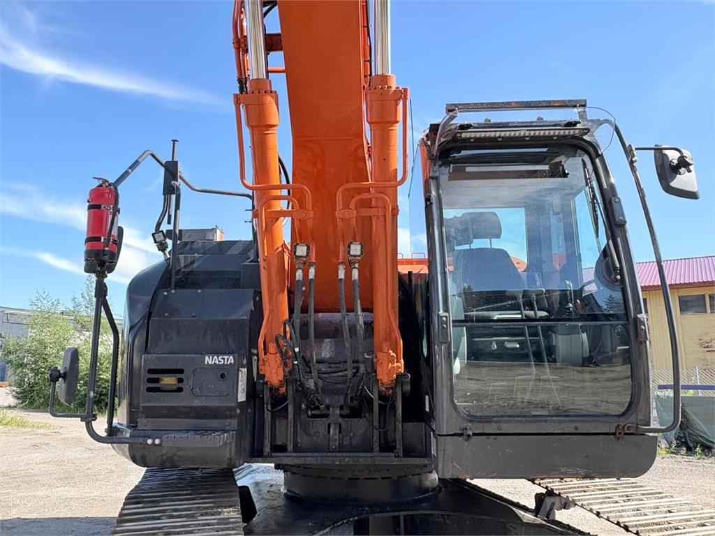 Hitachi ZX 225 USRLC-6 履带挖掘机