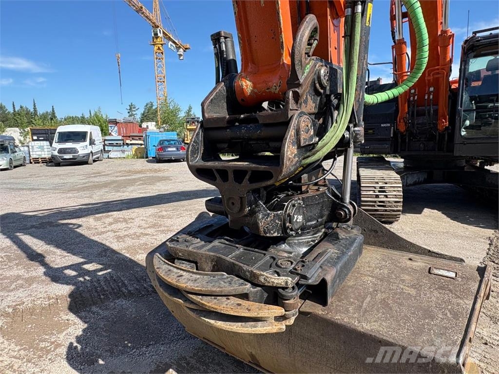 Hitachi ZX 225 USRLC-6 履带挖掘机
