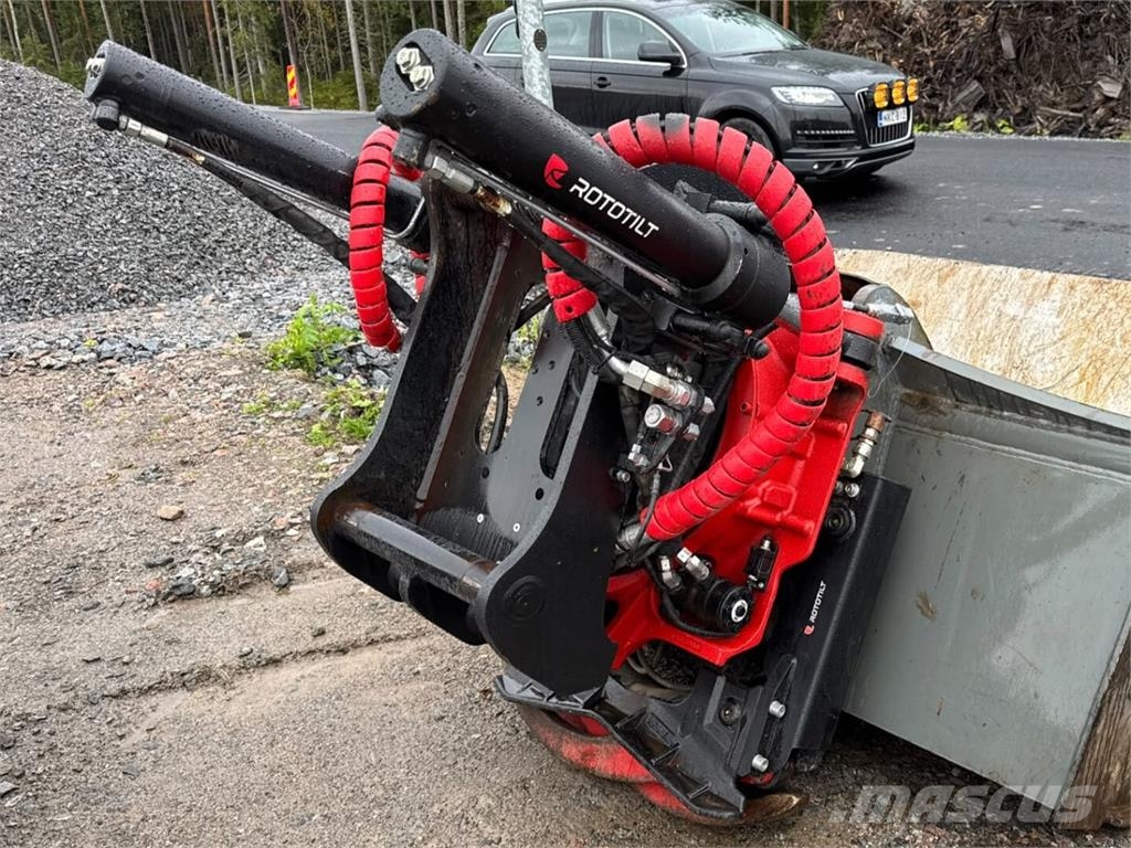 Hitachi ZX 225 USRLC-7 Pásová rýpadla