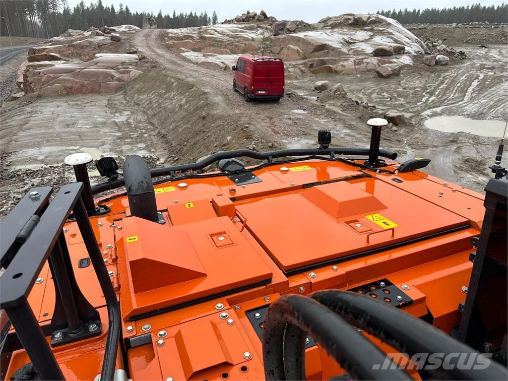 Hitachi ZX 225 USRLC-7 Pásová rýpadla