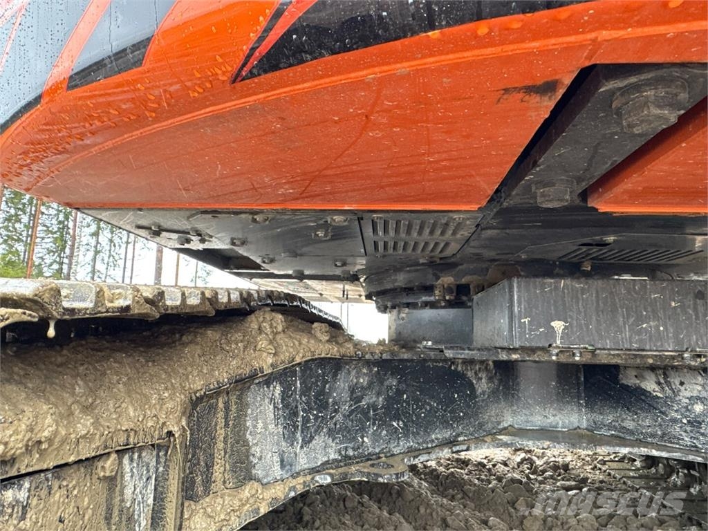 Hitachi ZX 225 USRLC-7 Pásová rýpadla