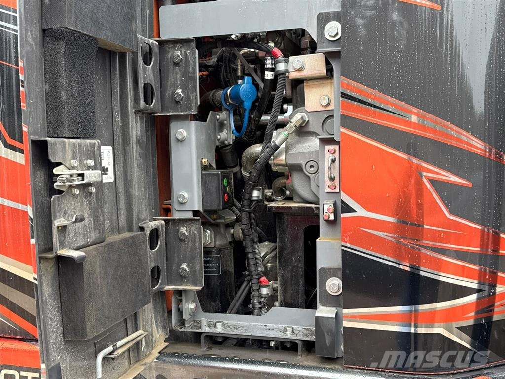 Hitachi ZX 225 USRLC-7 Pásová rýpadla