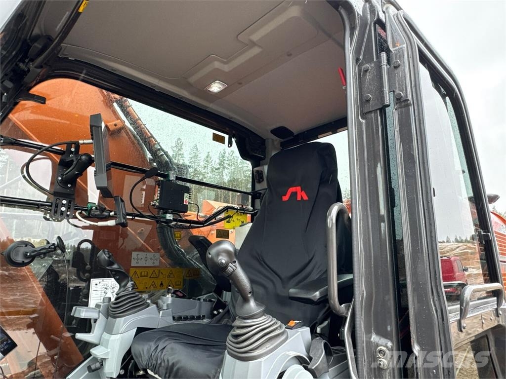 Hitachi ZX 225 USRLC-7 Pásová rýpadla