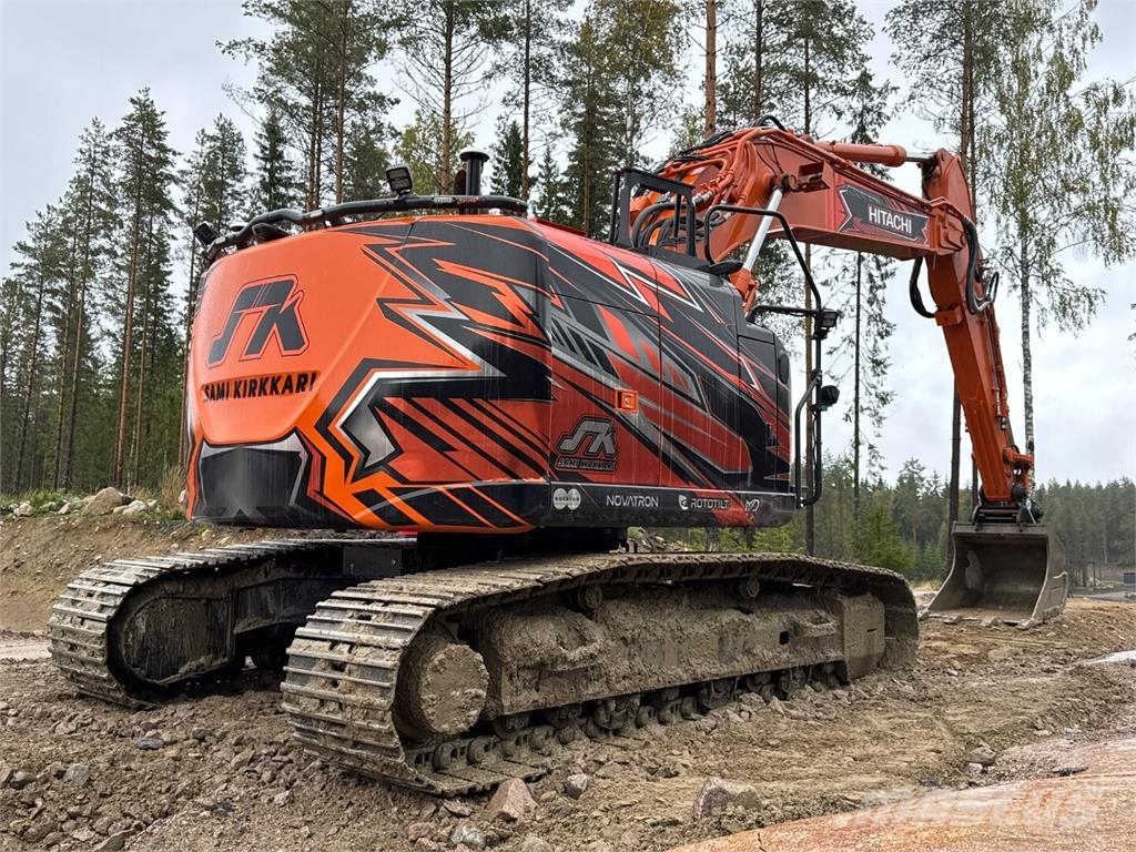 Hitachi ZX 225 USRLC-7 Pásová rýpadla